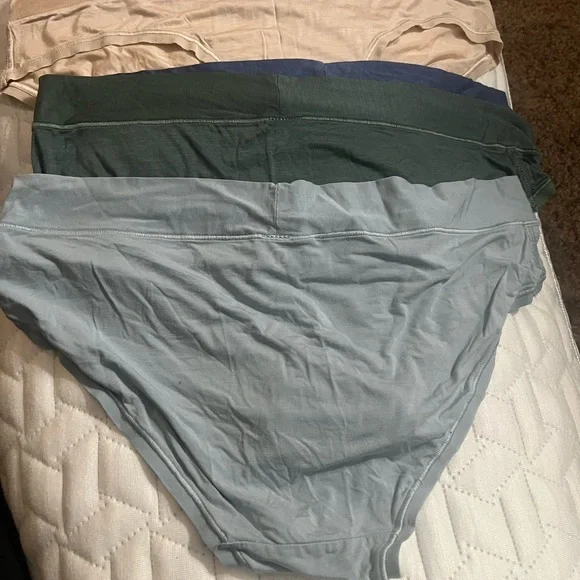 NWOT lululemon underwear - Picture 3 of 4